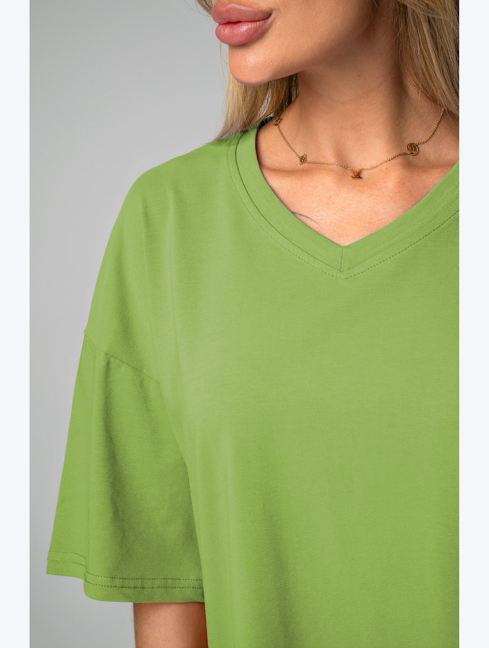 Женская футболка оверсайз с V-вырезом Happyfox