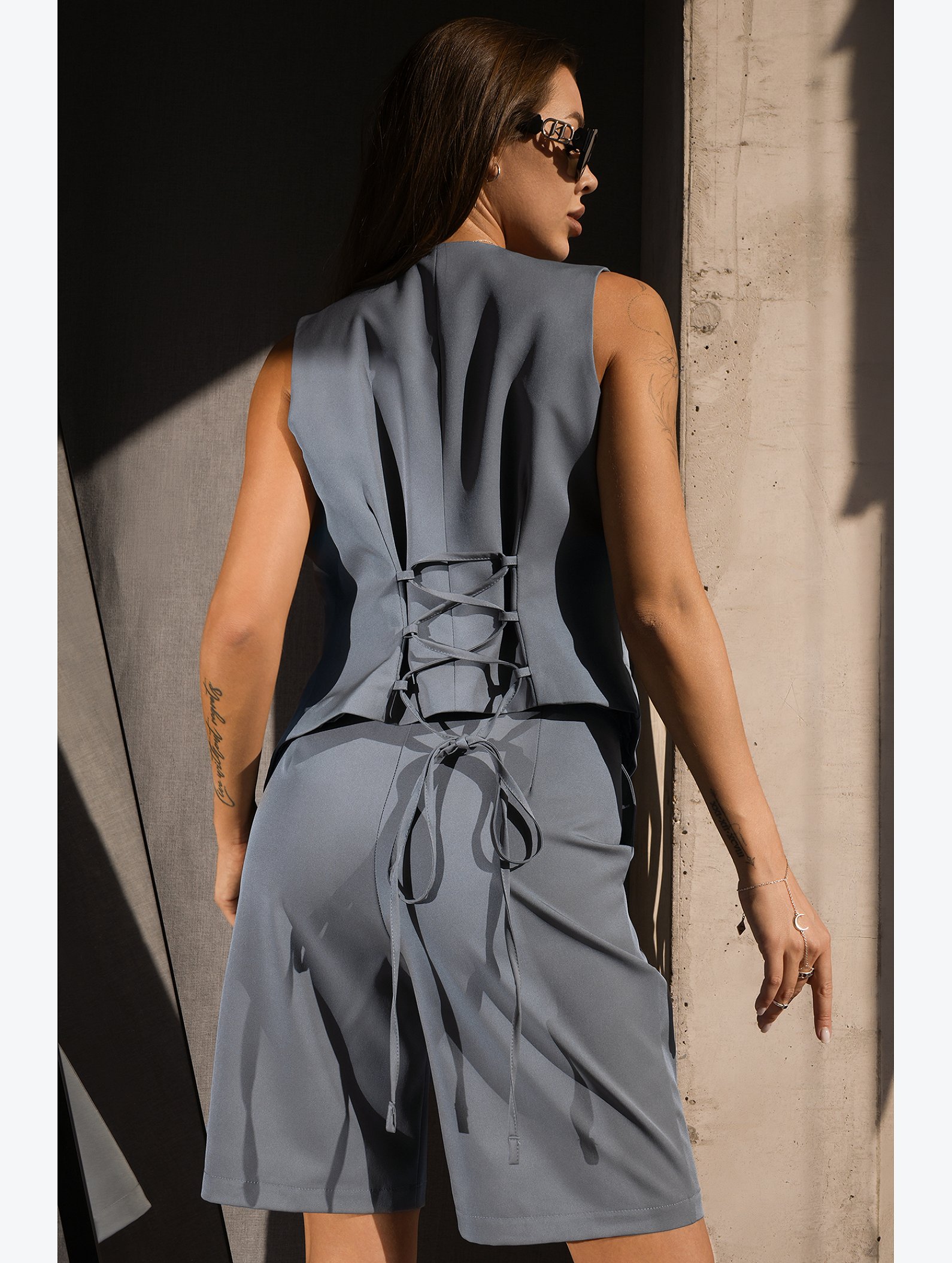 Женский костюм с жилетом и шортами Happyfox