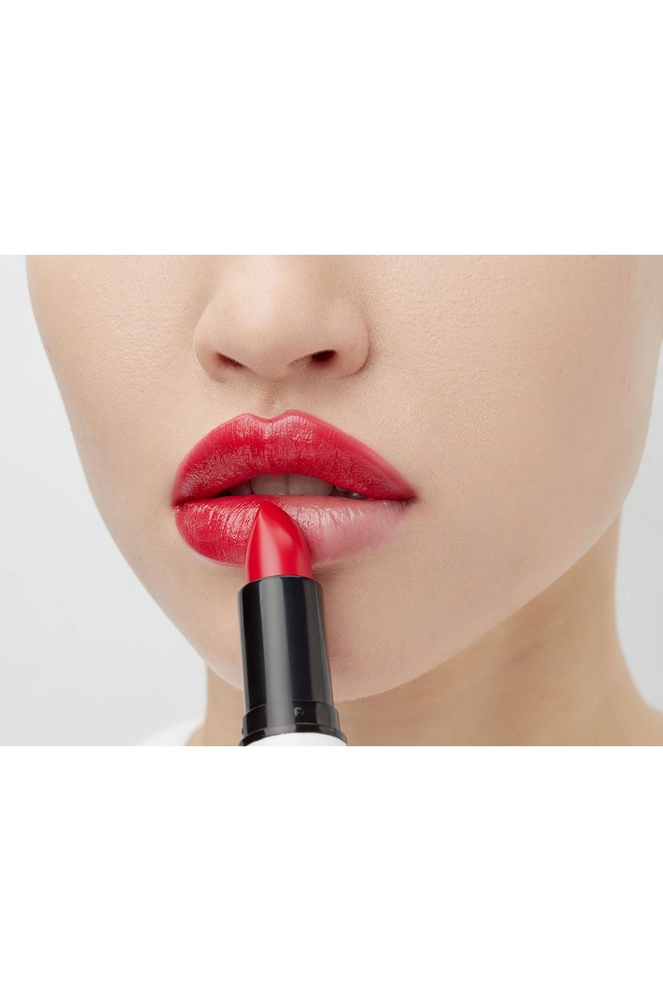 Помада губная Vogue увлажняющая т.112 настоящий красный 4,5 г Art-Visage