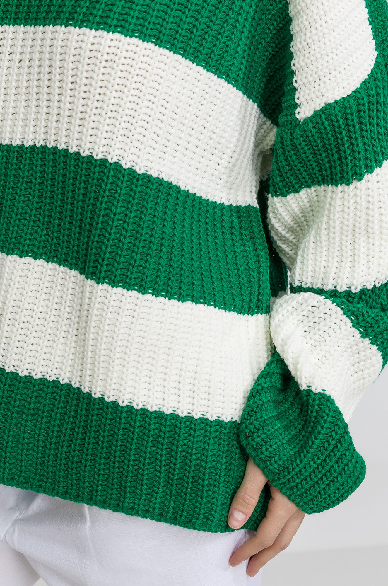 Женский вязаный свитер оверсайз в полоску Happyfox