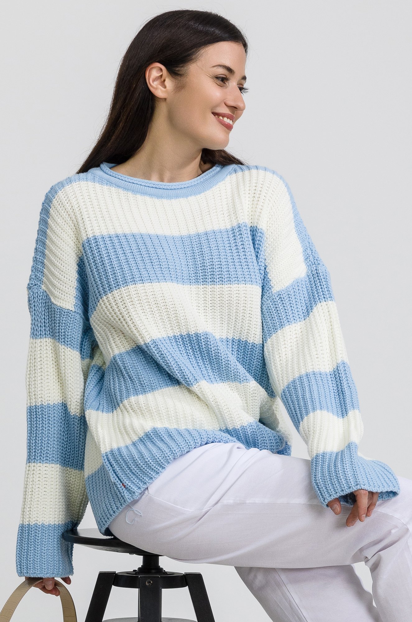 Женский вязаный свитер оверсайз в полоску Happyfox