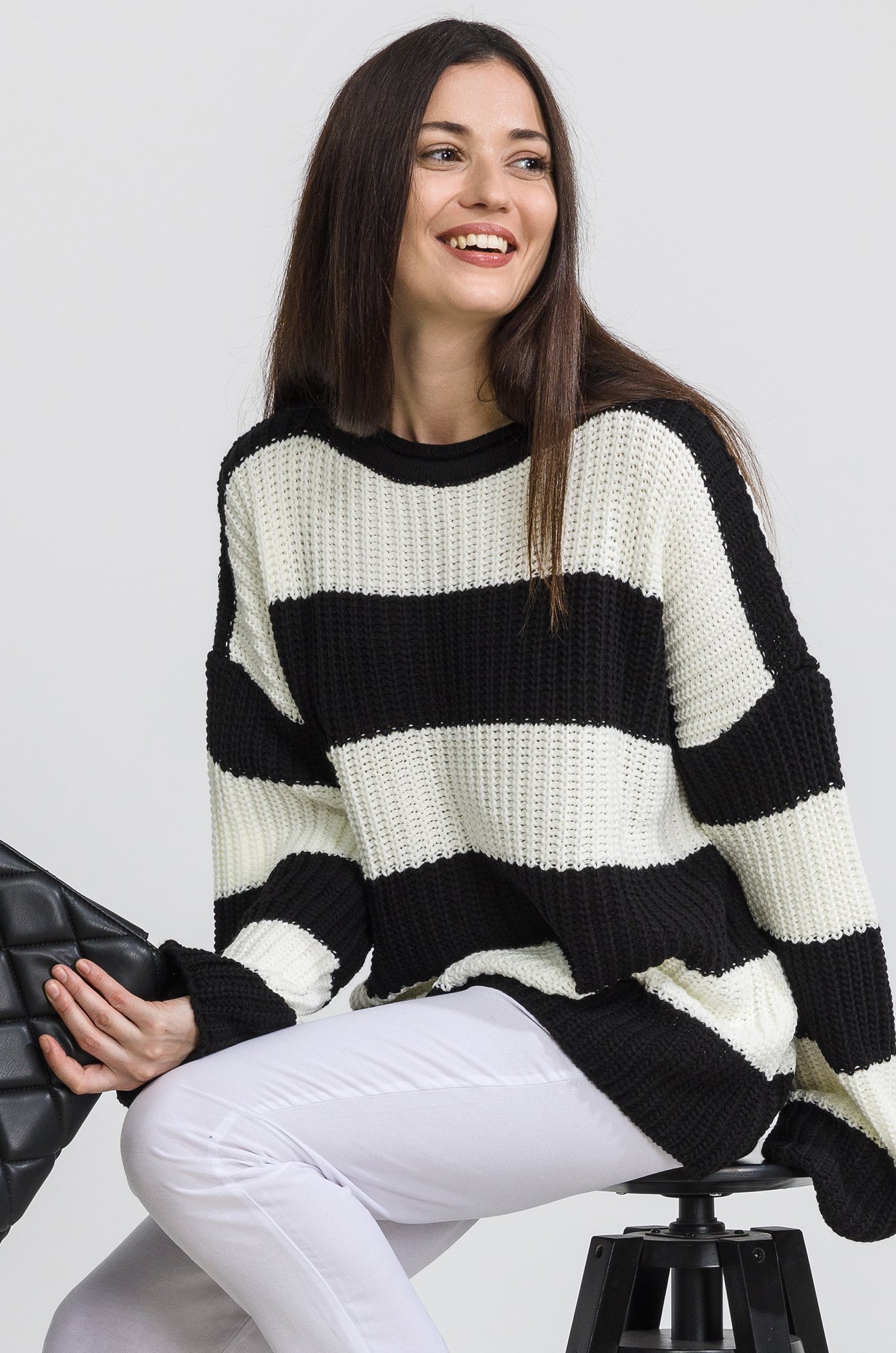 Женский вязаный свитер оверсайз в полоску Happyfox