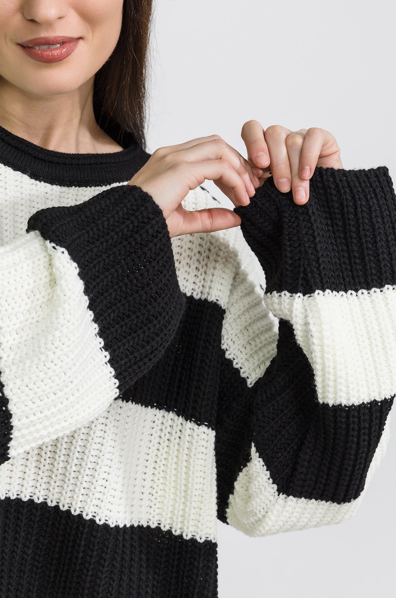 Женский вязаный свитер оверсайз в полоску Happyfox