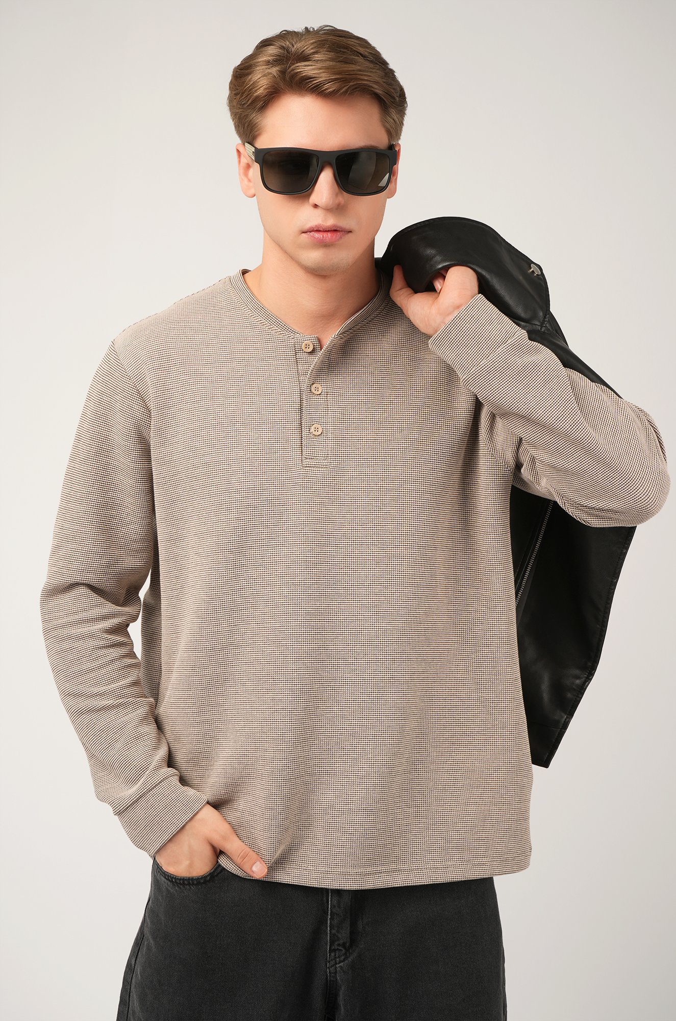 Мужской лонгслив на пуговицах Happyfox