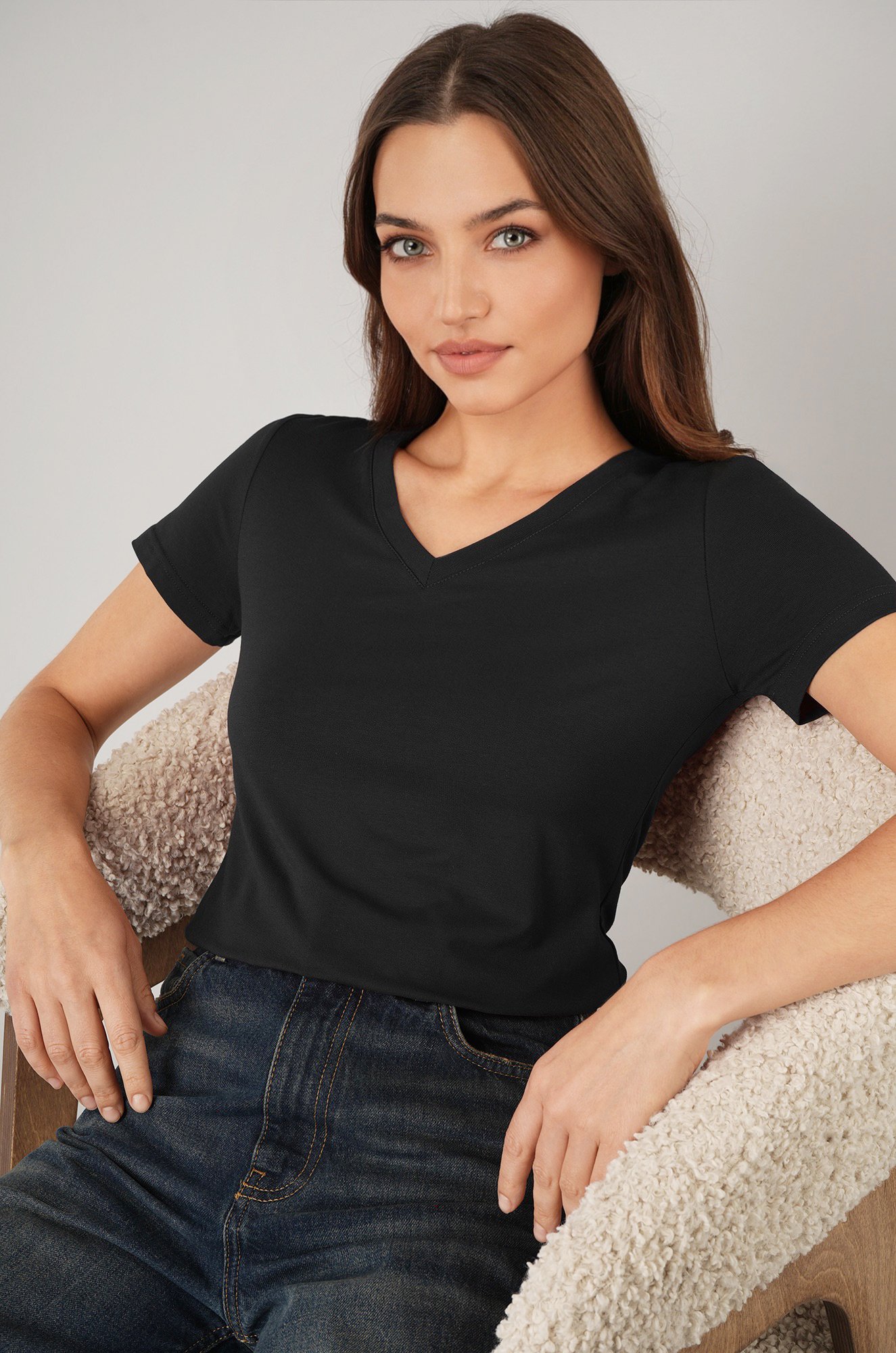 Женская футболка из вискозы с V-вырезом Happyfox