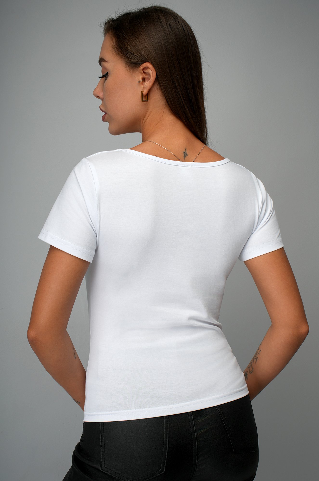 Женская футболка с глубоким вырезом Happyfox