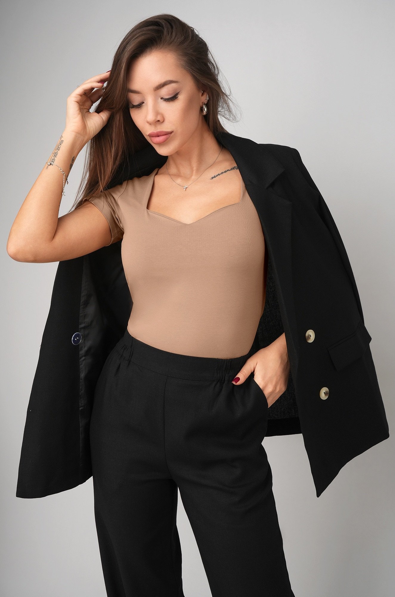 Женская футболка с глубоким вырезом Happyfox