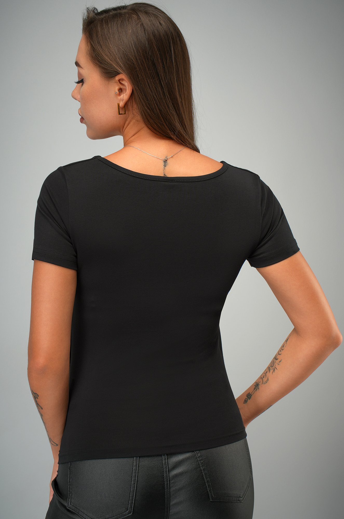 Женская футболка с глубоким вырезом Happyfox