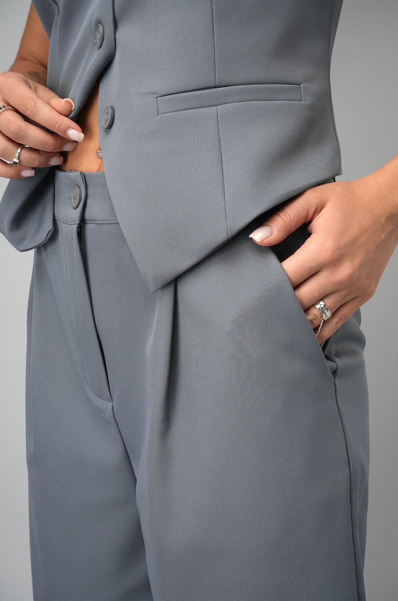 Женский костюм с жилетом и шортами Happyfox