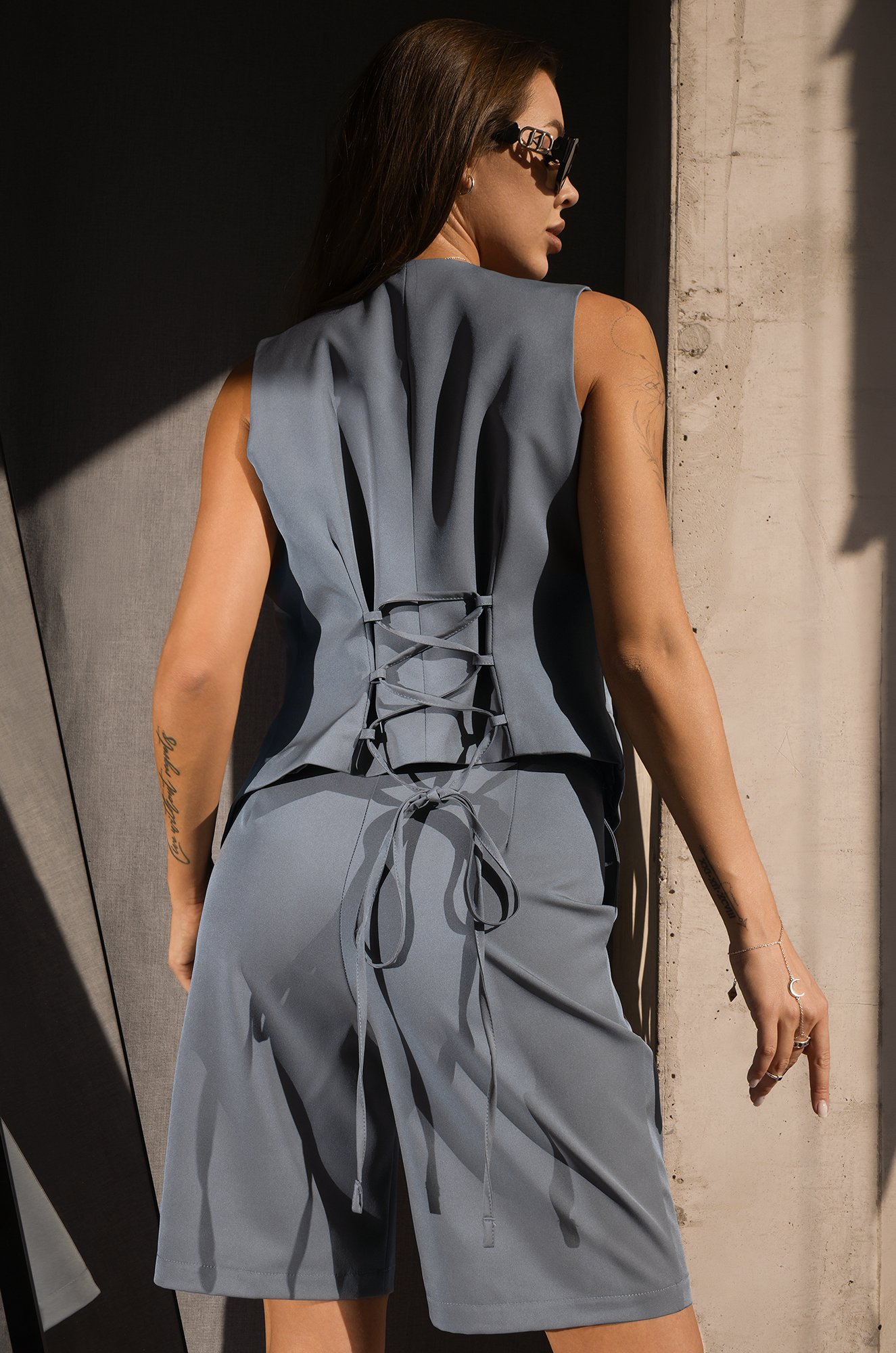 Женский костюм с жилетом и шортами Happyfox