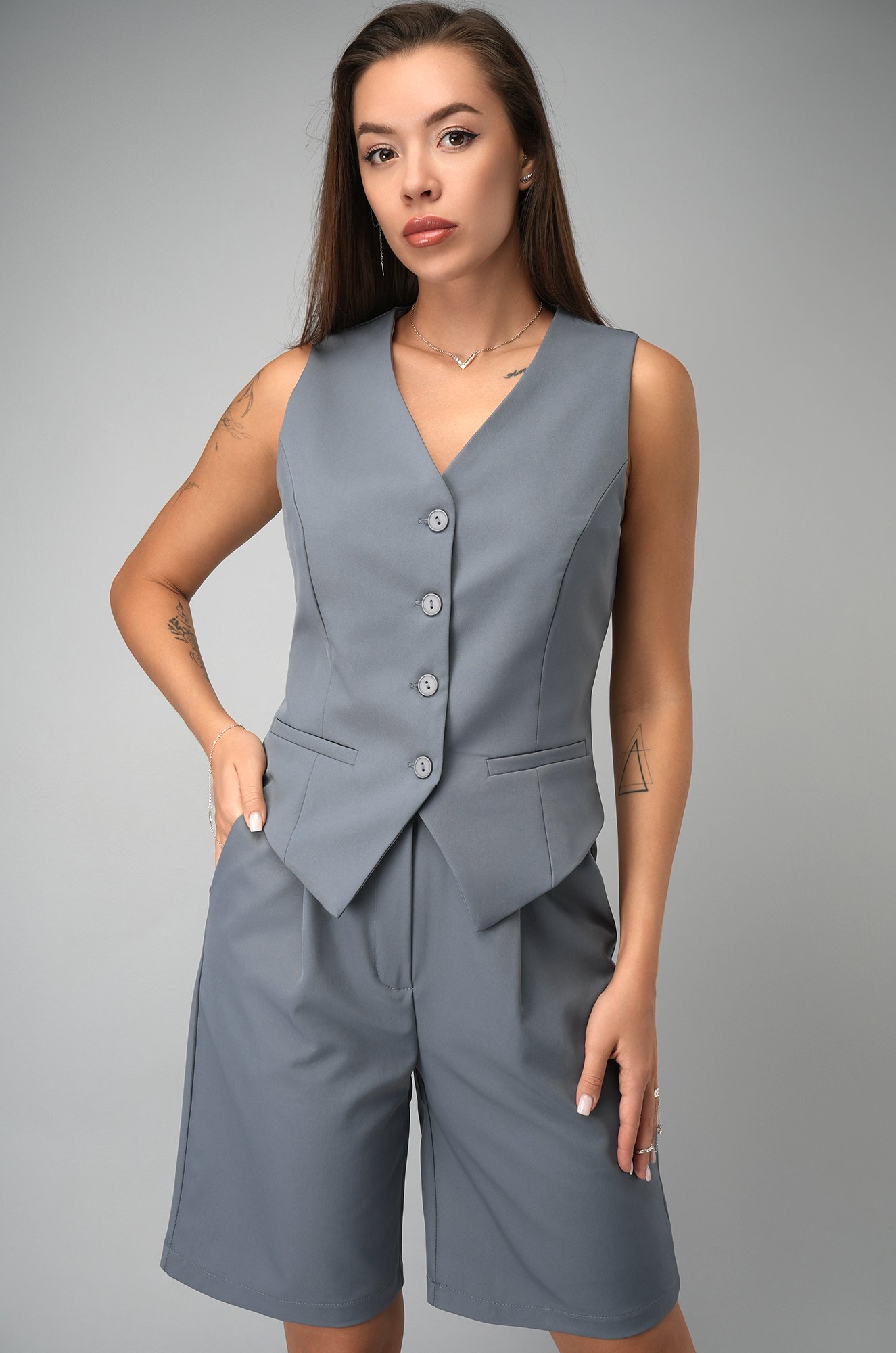 Женский костюм с жилетом и шортами Happyfox