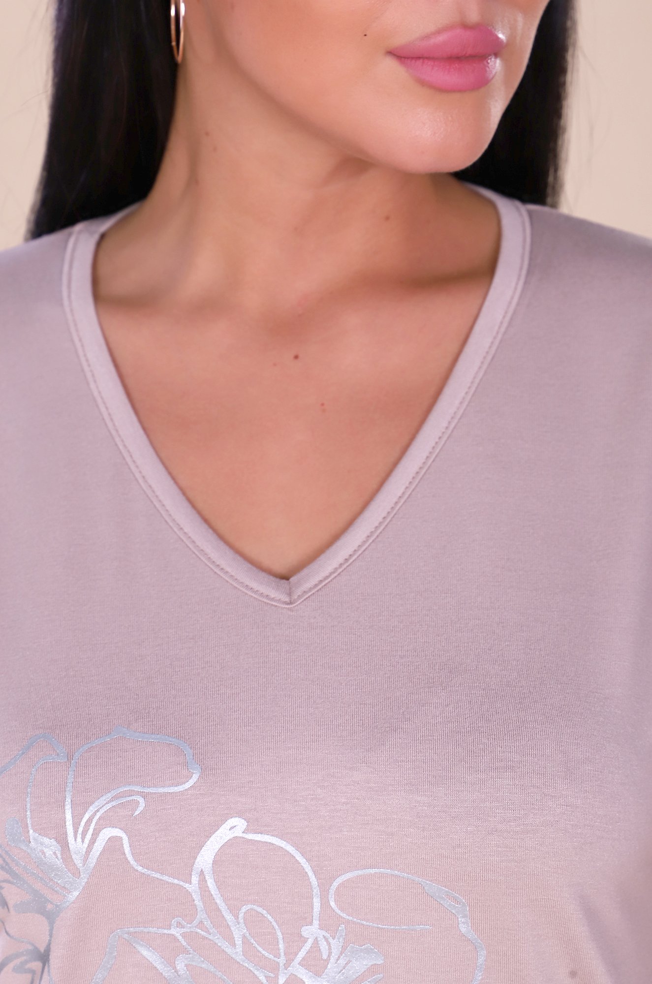 Женская футболка из вискозы с V-вырезом Руся