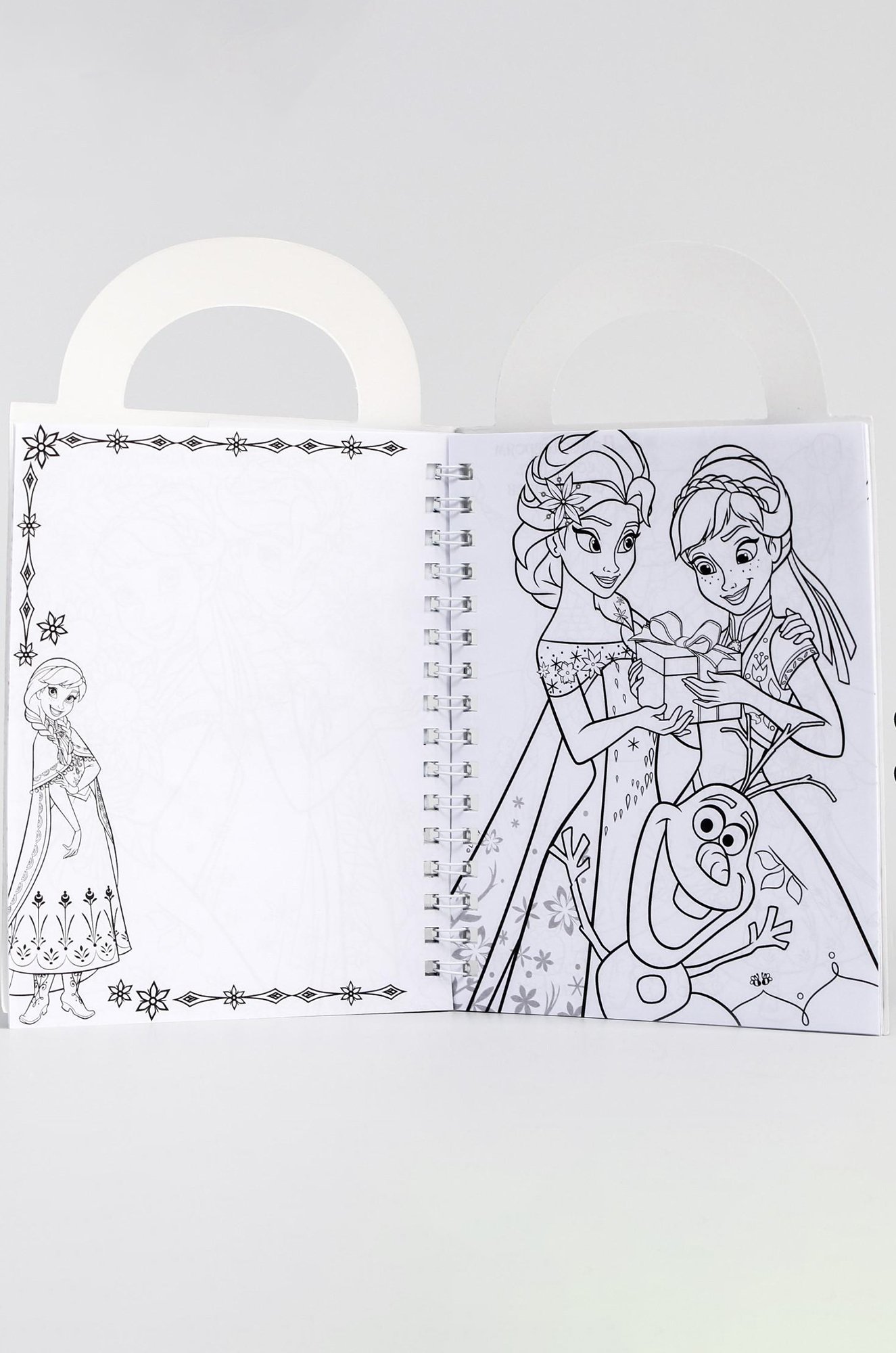 Блокнот-раскраска с наклейками и карандашами Disney