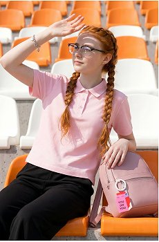 розовый