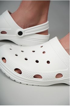 белый