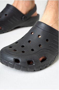 черный