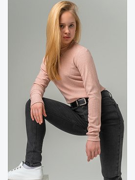 розовый