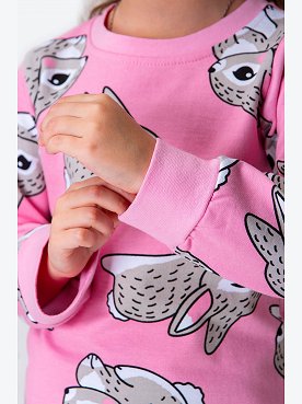 розовый