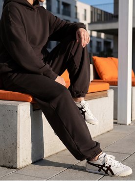 коричневый