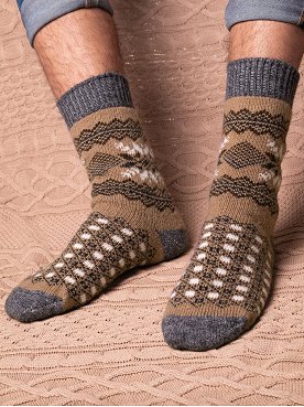 серый,коричневый