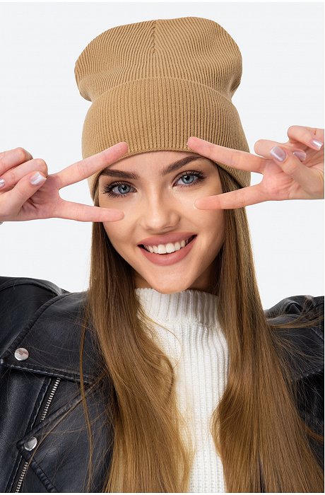 Вязаная шапка в рубчик с отворотом Happy Fox