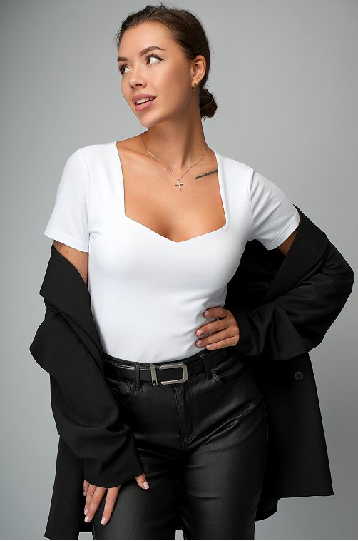 Женская футболка с глубоким вырезом Happyfox