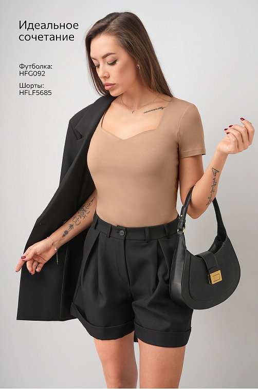 Женская футболка с глубоким вырезом Happyfox