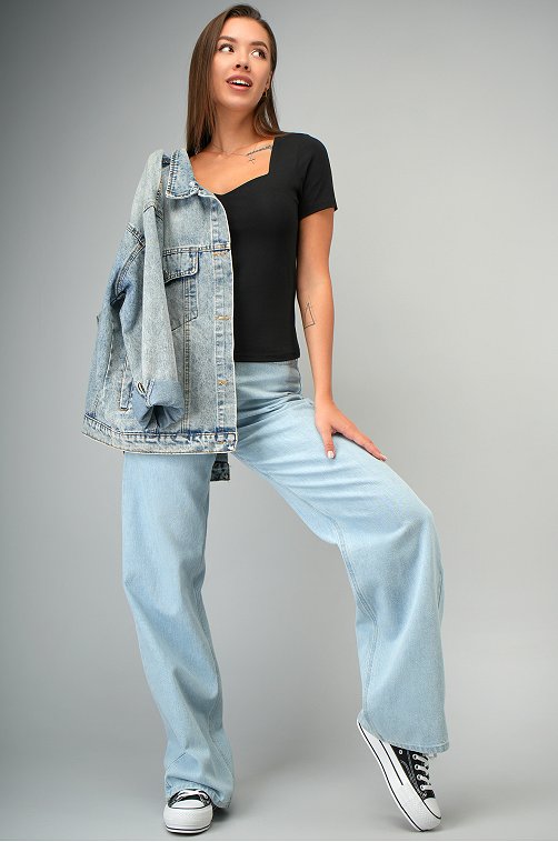 Женская футболка с глубоким вырезом Happyfox