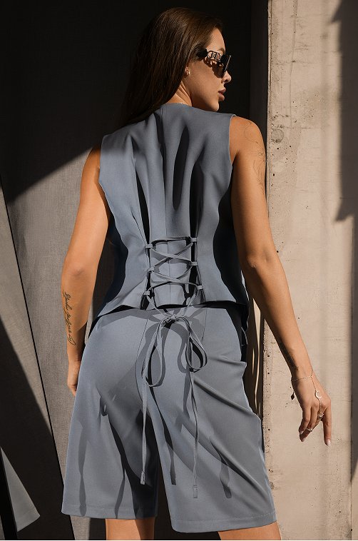 Женский костюм с жилетом и шортами Happyfox