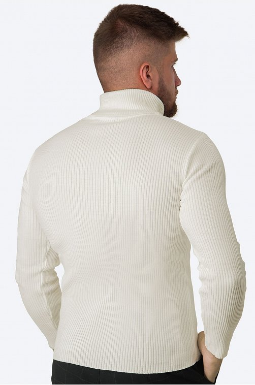 Белый свитер как эталон стиля